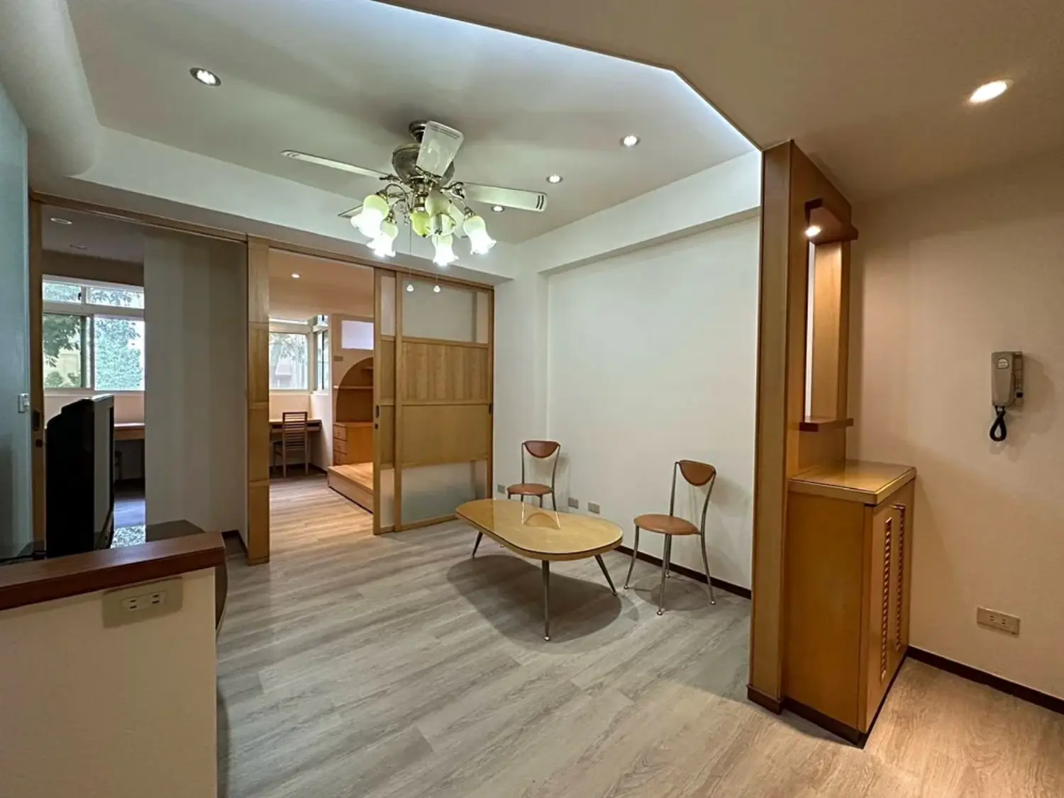 2 bedrooms apartment for rent in Shilin District, Taipei City | NT$ 34 000 | 12 ping slide 0
