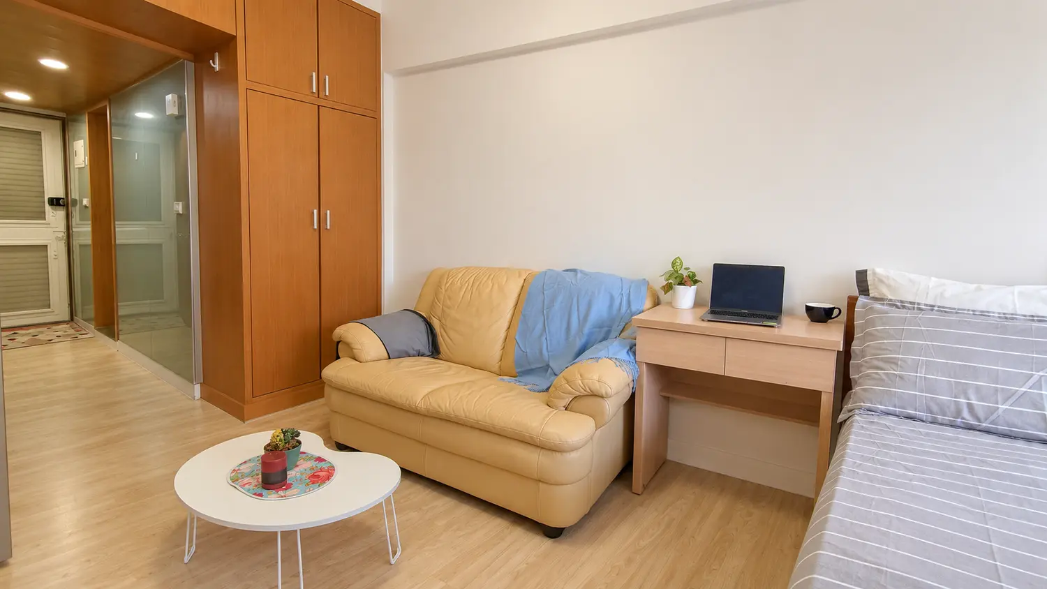Studio apartment for rent in Zhongshan District, Taipei City | NT$ 33 000 | 9 ping slide 1