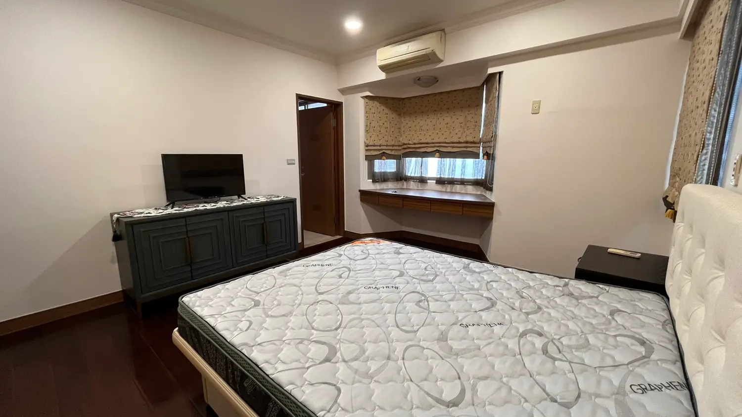 4 bedrooms apartment for rent in Songshan District, Taipei City | NT$ 68 000 | 42 ping slide 1