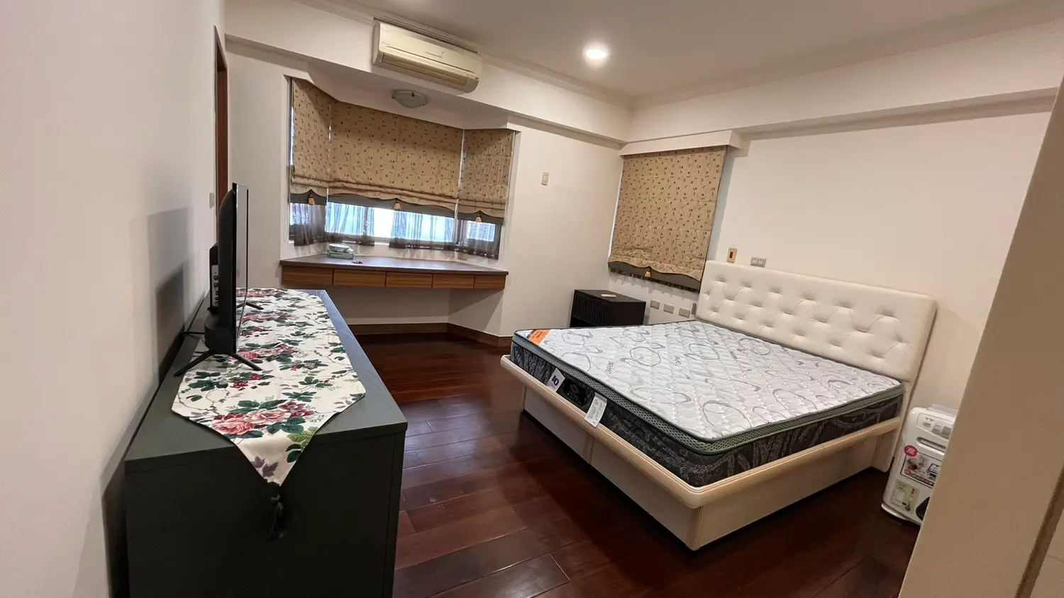 4 bedrooms apartment for rent in Songshan District, Taipei City | NT$ 68 000 | 42 ping slide 3