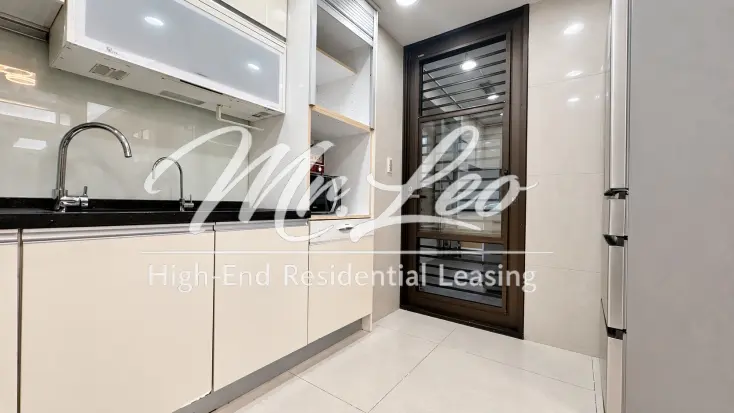 4 bedrooms apartment for rent in Zhongzheng District, Taipei City | NT$ 150 000 | 48 ping slide 5