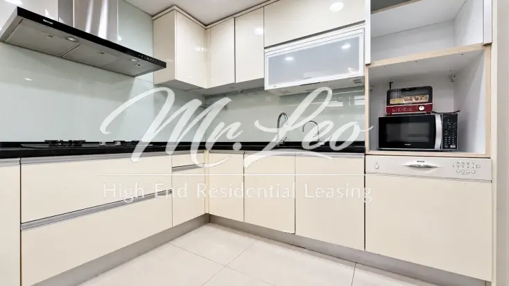 4 bedrooms apartment for rent in Zhongzheng District, Taipei City | NT$ 150 000 | 48 ping slide 4