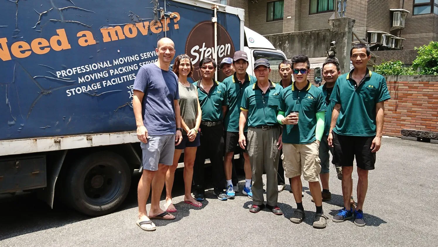 Steven the Mover moving team helping foreigners to move in Taiwan